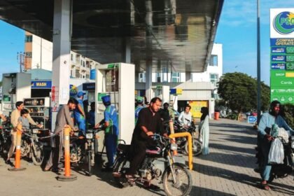 Pakistan Petrol Price: पेट्रोल 340 के पार, डीजल 368 रुपये; जानें नई कीमत