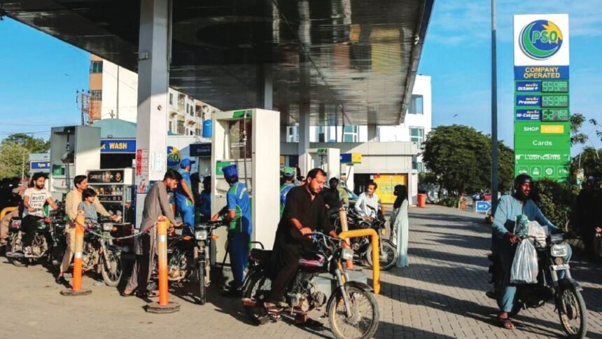 Pakistan Petrol Price: पेट्रोल 340 के पार, डीजल 368 रुपये; जानें नई कीमत