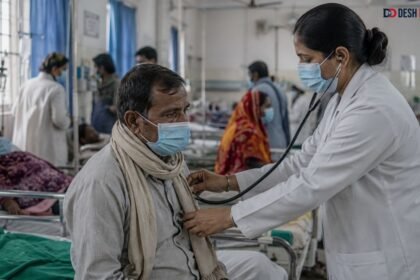 Swine Flu Cases के बीच H1N1 संक्रमण की जांच करते डॉक्टर