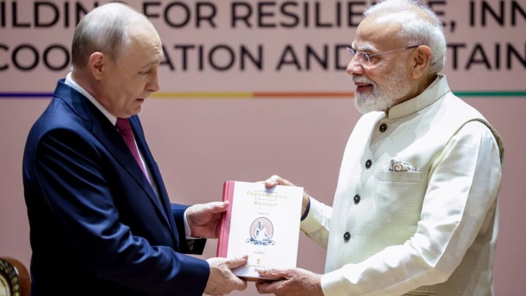BRICS Summit 2026: मोदी-पुतिन और पेजेशकियान की मुलाकात ने खींचा ध्यान, बिजनेस फोरम में दिखी भारत की कूटनीतिक ताकत 2 BRICS Summit 2026 के दौरान प्रधानमंत्री नरेंद्र मोदी