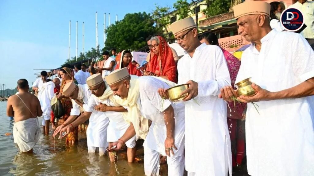 पितरों के तर्पण के लिए गया क्यों आते हैं लाखों श्रद्धालु? फल्गु, विष्णुपद और अक्षयवट से जुड़ी है परंपरा 2 फल्गु नदी के तट पर पिंडदान