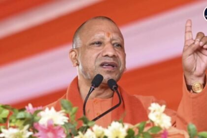 उत्तर प्रदेश में बाढ़ की स्थिति के बीच मुख्यमंत्री योगी आदित्यनाथ ने राहत और बचाव कार्यों की समीक्षा की।