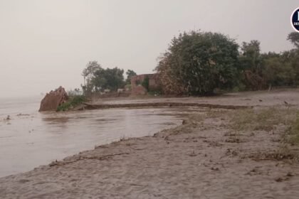Ballia में सरयू नदी का कटान और चार मकान नदी में समाए